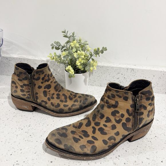 LIBERTY Black Shoes - Women’s Liberty Black Women's Distressed Chita Miel Bootie Cheetah Leopard 9.5